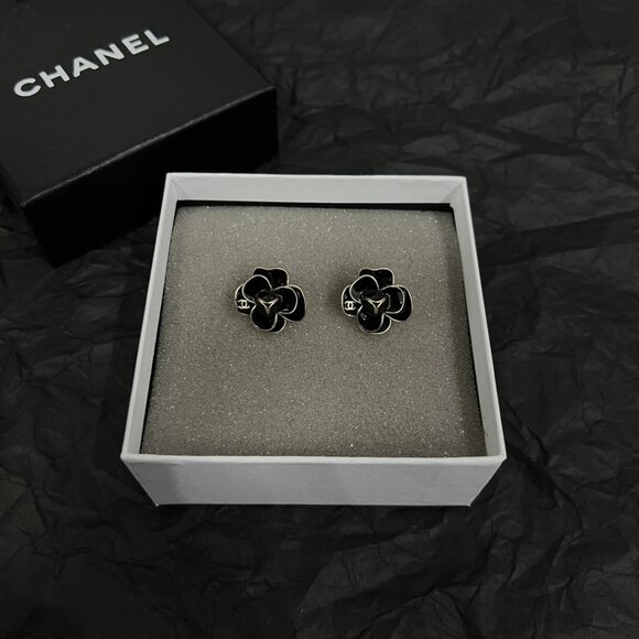 ✅✅✅Authentic Chanel earrings✅✅ - Picture 4 of 5